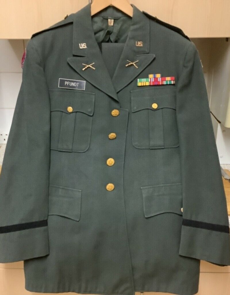 US Army Officers Dress Uniform (Vietnam) (6377)